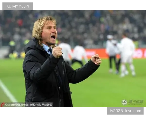 罗纳尔迪尼奥状态回暖，重返绿茵场献精彩表现