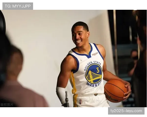 莫哈梅德·库杜斯赛季首秀稳健发挥，助球队斩获关键胜利