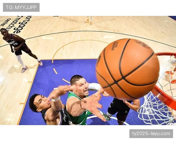 武切维奇通过高位挡拆制造错位，显著提升内线得分效率