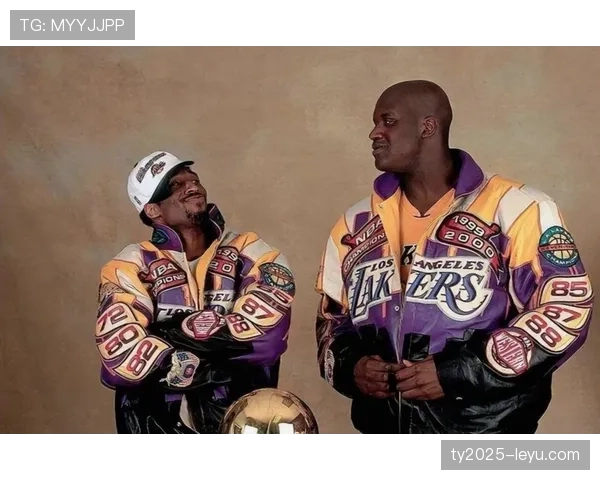 奥尼尔利用低位单打的统治力制造杀伤并迫使对手频繁采取包夹